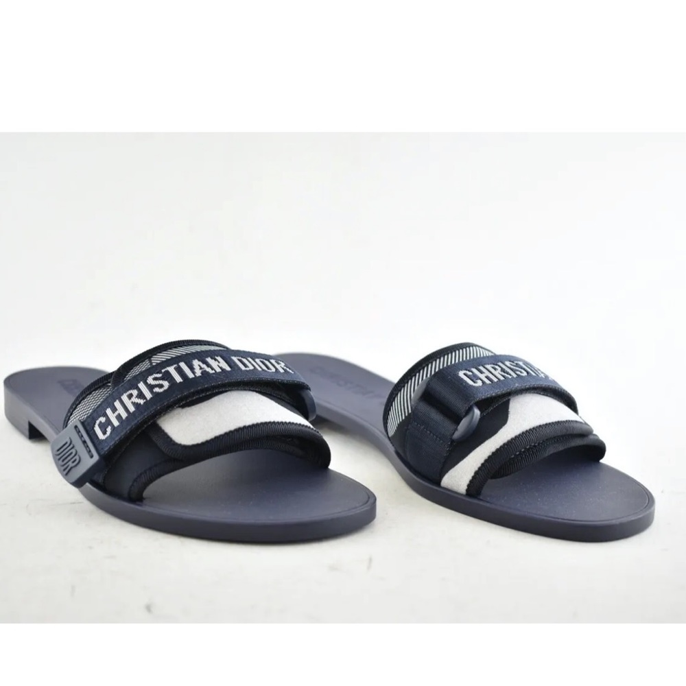 Christian Dior (R)Evolution Slide - Picture 2 of 10
